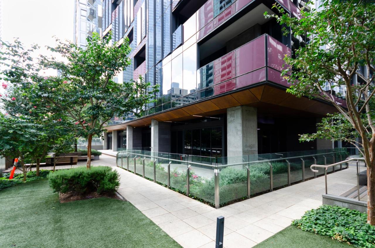 2br Cbd Pad, Views, Free Parking, Pool, Gym * Melbourne