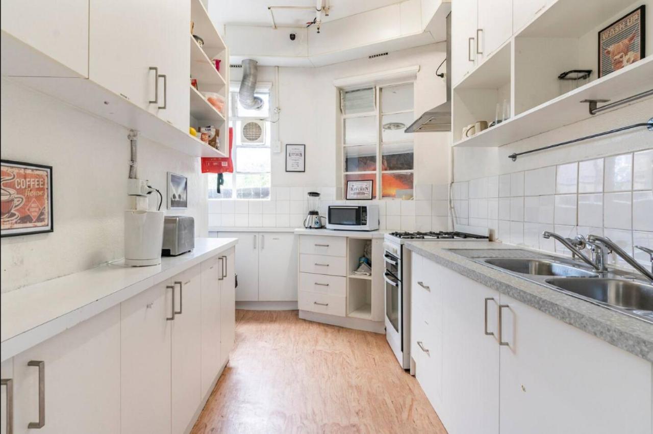 Homestay Richmond Private - 151 Hoddle