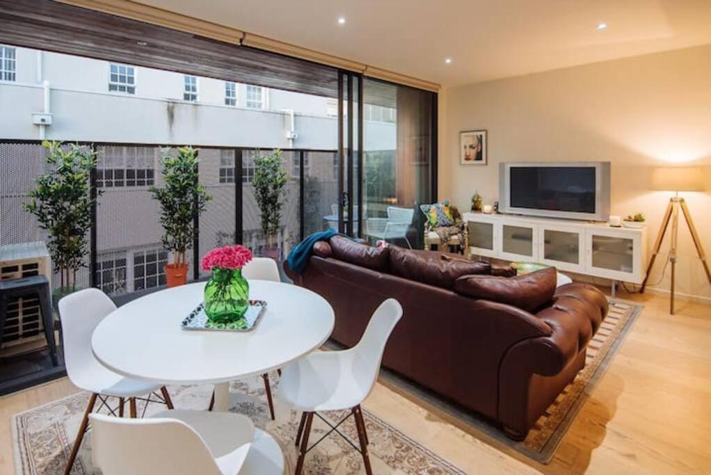 Lovely In Wonderful Windsor Apartment