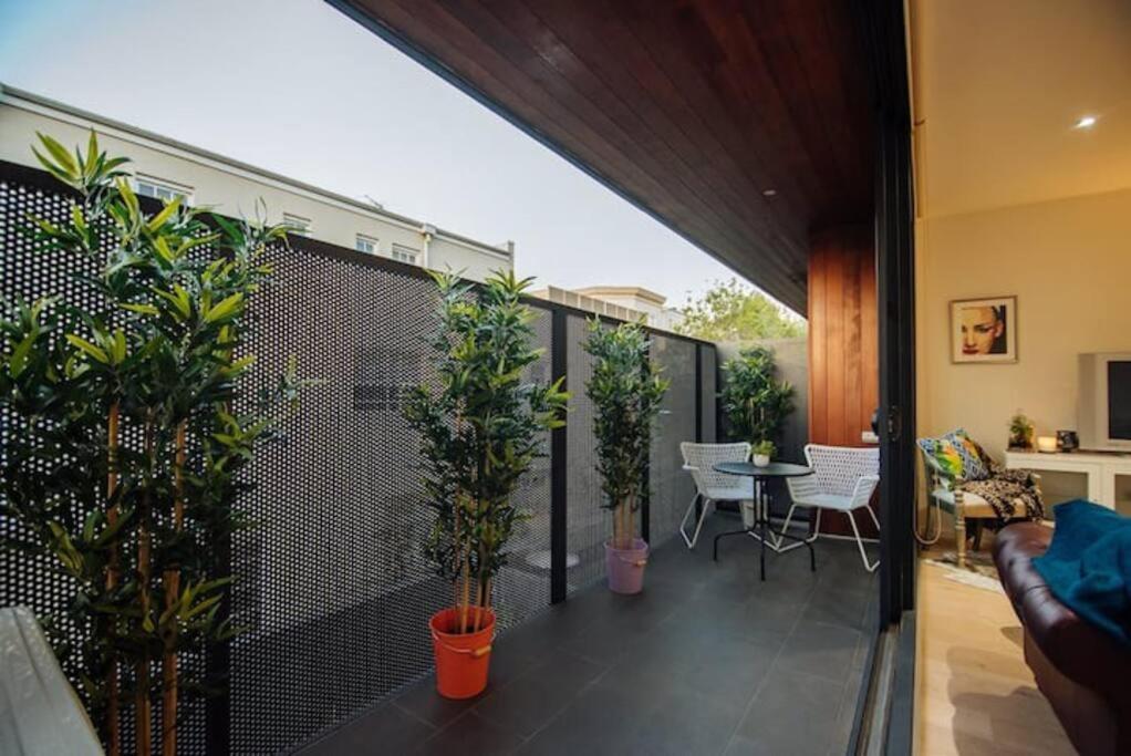 Lovely In Wonderful Windsor Apartment
