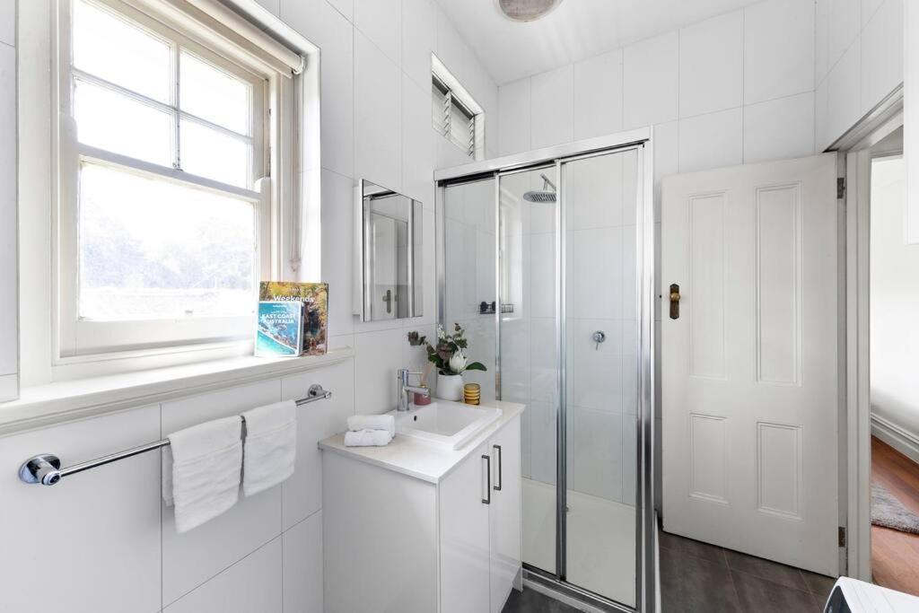 Art Deco Hideaway - St Kilda Apartment