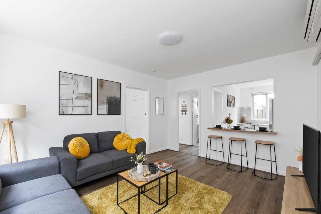 Apartment Serene Coastal Haven Melbourne
