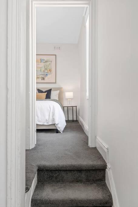 Stylish Carlton- Cbd-fringe 3br Terrace Melbourne