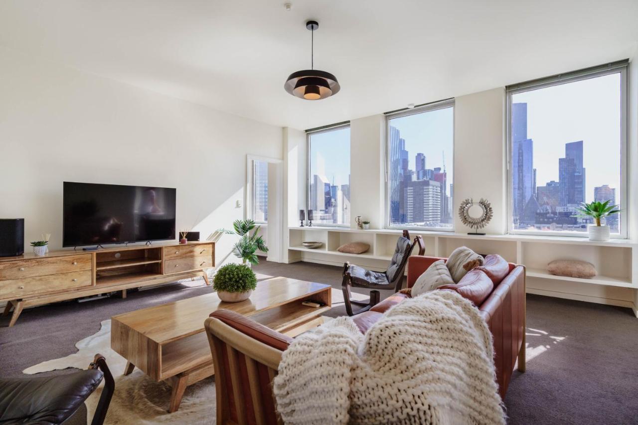 Urban Oasis On Collins Apartment