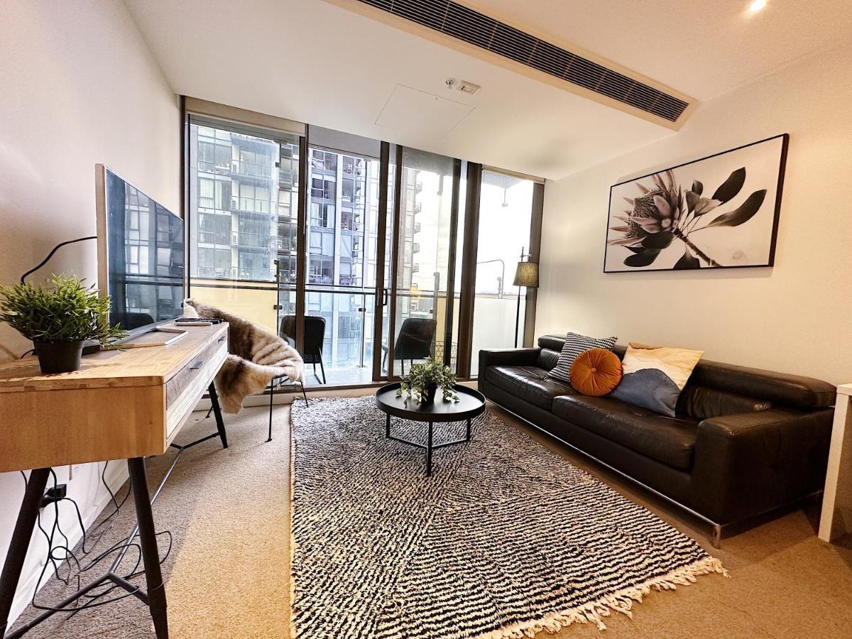 Southbank Stylish Epic Residences Near Crown Casino With Pool & Gym Apartment Melbourne