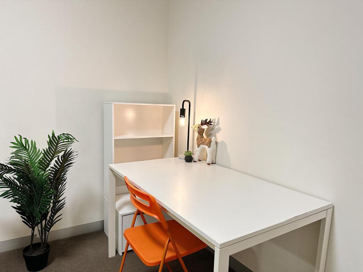 Southbank Crown 2-bedroom Elegance Residences With Pool & Gym Apartment