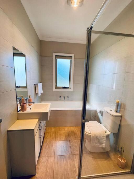 Tranquil Retreat Near To Airport Holiday home *