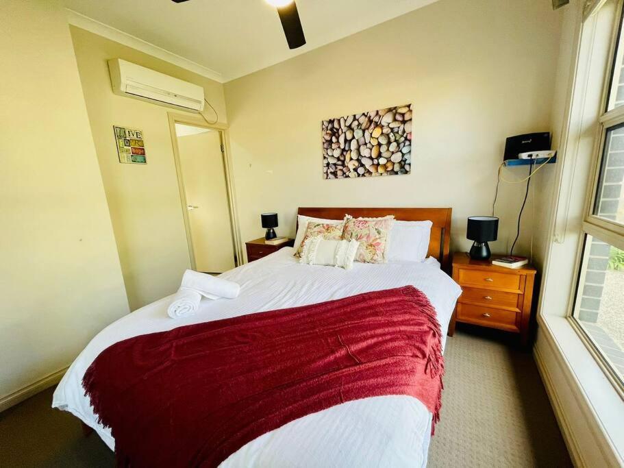 Tranquil Retreat Near To Airport Holiday home