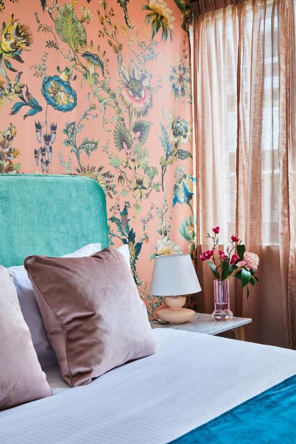 Upper West Side Apartment *