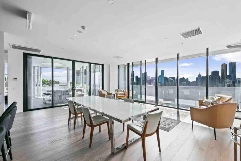 Stylish, Peaceful & Full Of Light Melbourne
