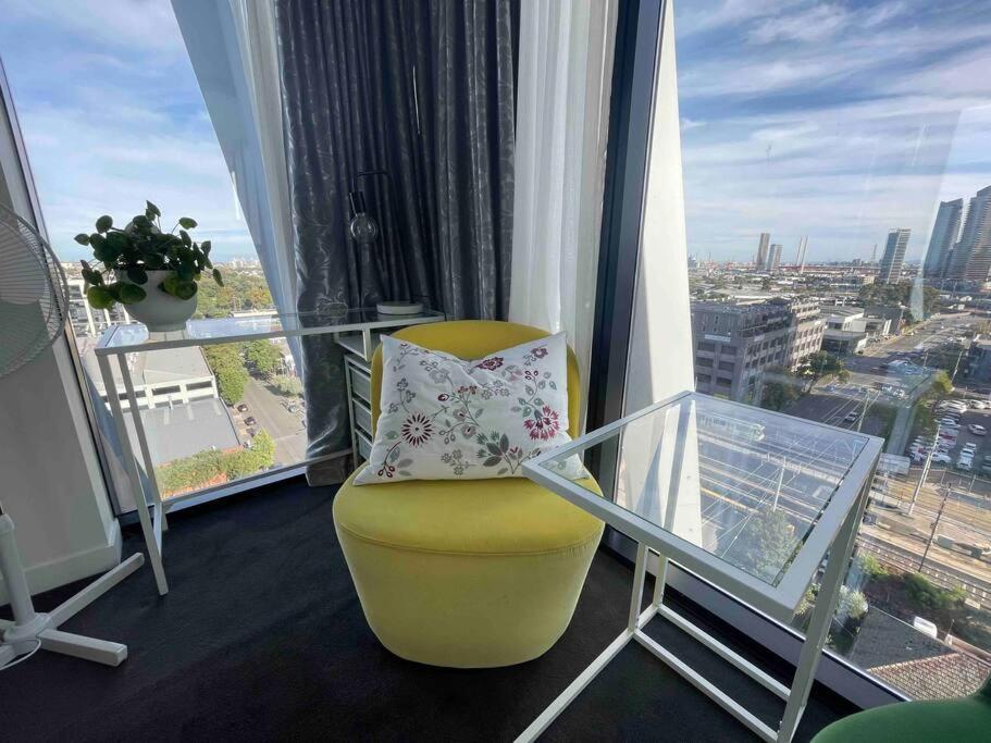 Apartment Stylish, Peaceful & Full Of Light Melbourne