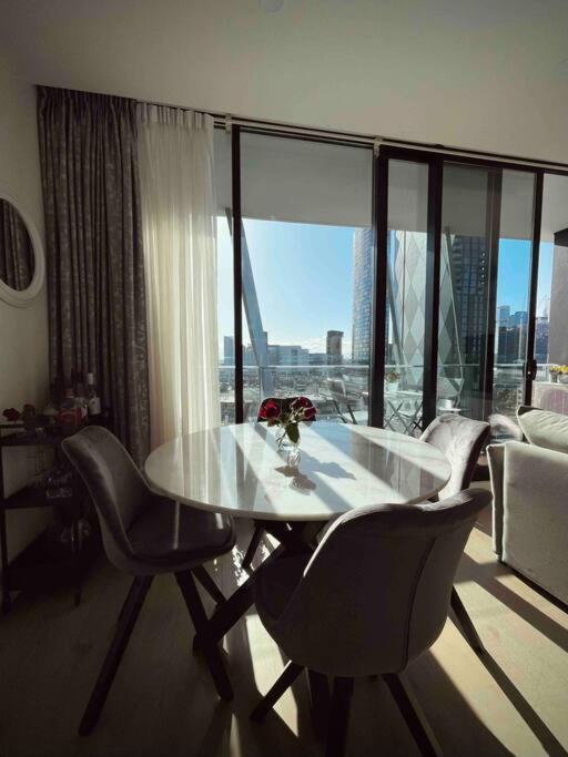 Stylish, Peaceful & Full Of Light Apartment *