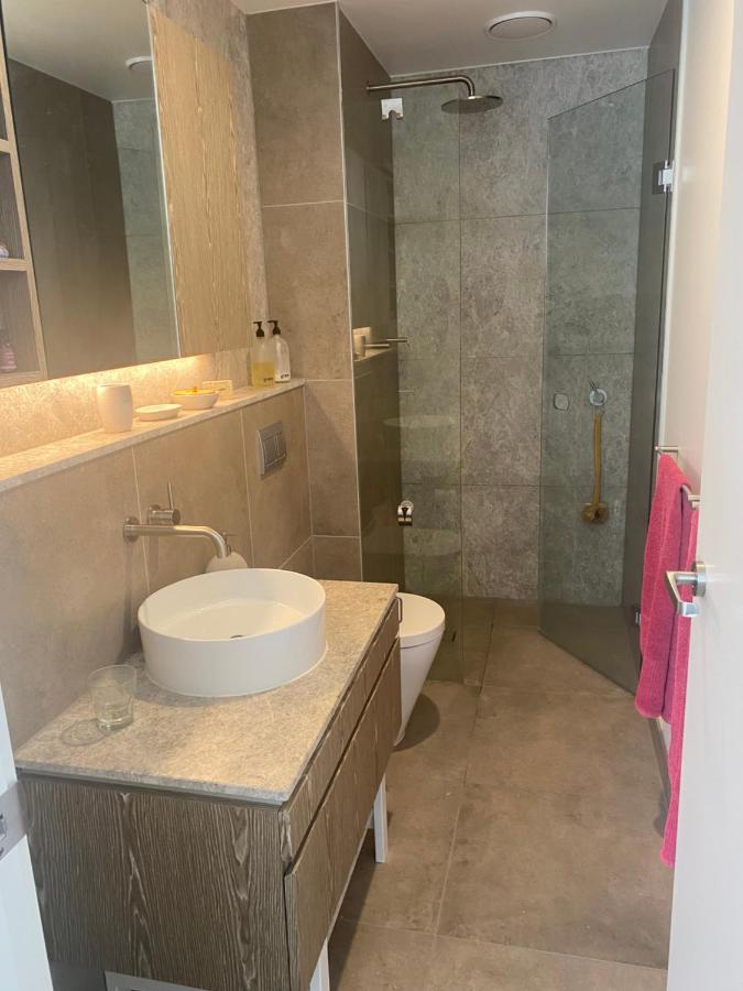 Spacious 2 Bed Apartment, Great Location Melbourne
