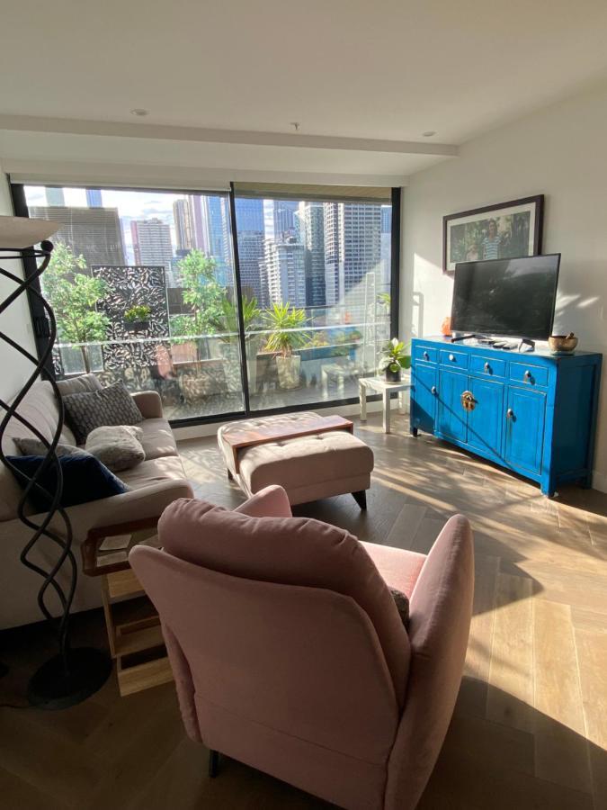 Spacious 2 Bed Apartment, Great Location