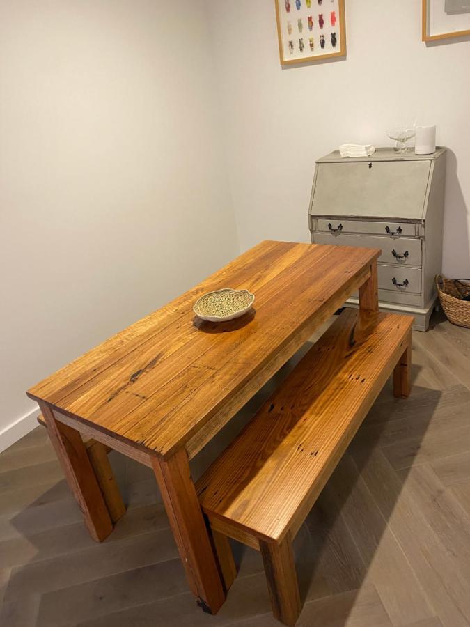 Spacious 2 Bed Apartment, Great Location * Melbourne