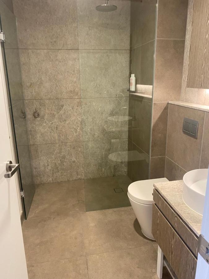 Spacious 2 Bed Apartment, Great Location Melbourne