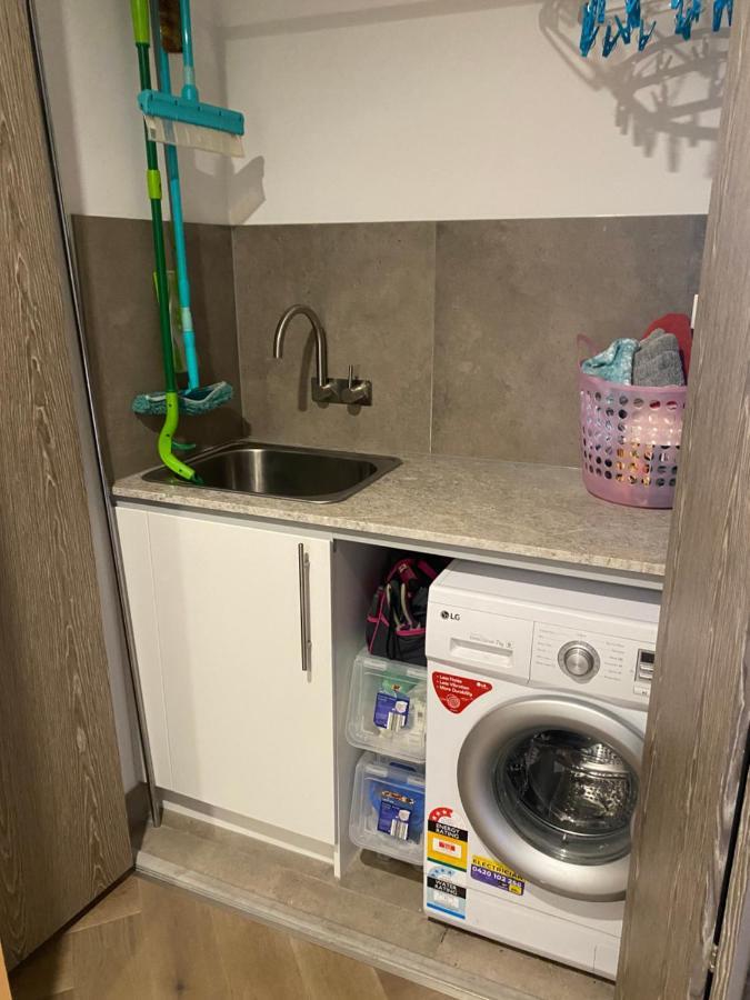 Spacious 2 Bed Apartment, Great Location Apartment *