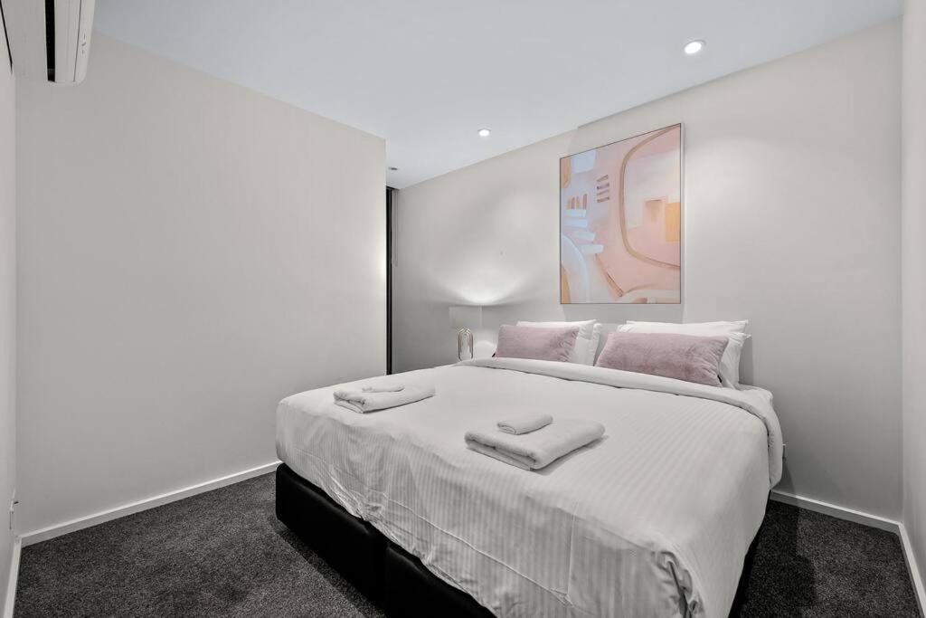 Exclusive - Southbank Podium * Melbourne