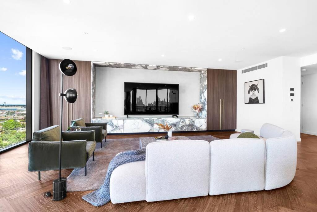 Panoramic Penthouse Apartment