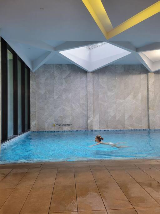 Apartment Contemporary Abode With Ultra Convenience Melbourne