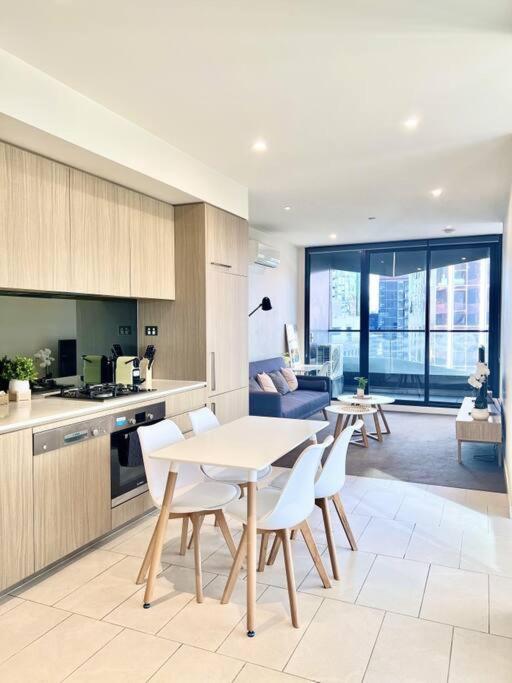 Apartment Stunning 2-bed With Panoramic Cbd Views Melbourne