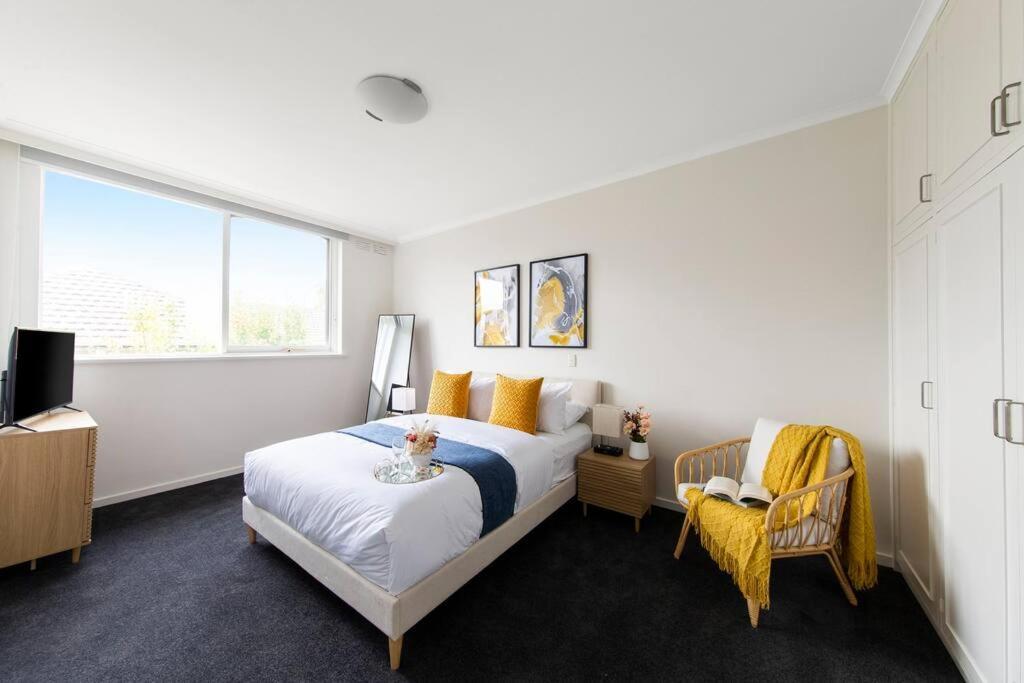 Chic Caulfield North Retreat Apartment Melbourne