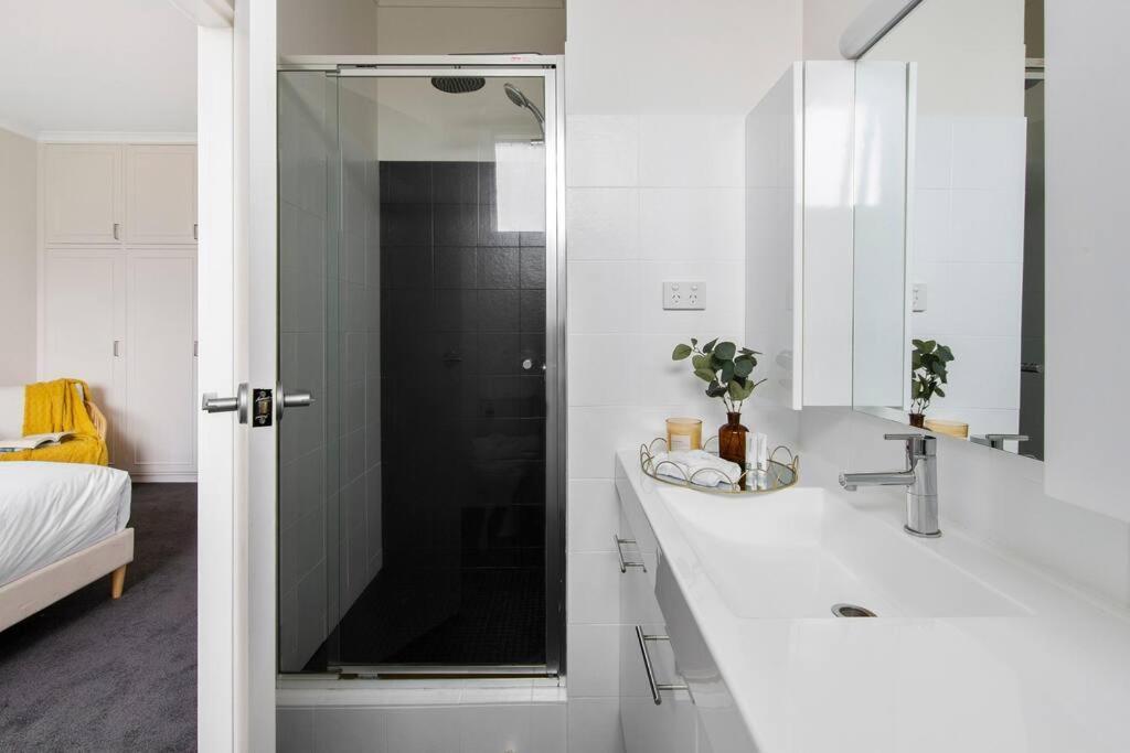 Chic Caulfield North Retreat