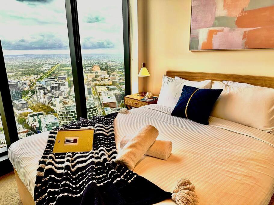 High Rise View 2bed2bath * Melbourne