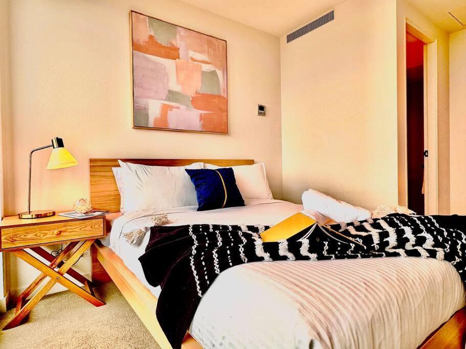 High Rise View 2bed2bath Apartment Melbourne