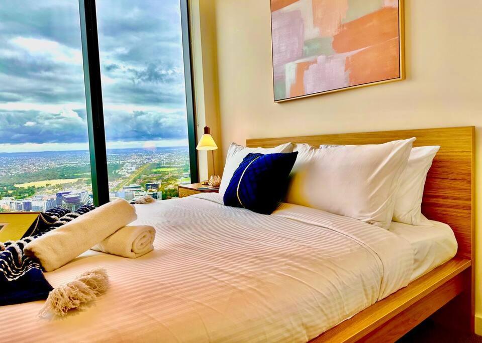 High Rise View 2bed2bath Apartment
