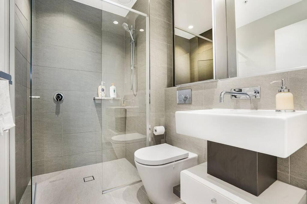 Prestigious 2b Unreal Harbour View Freeparking#wsp37b Apartment
