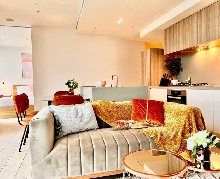 High Rise View 2bed2bath Apartment