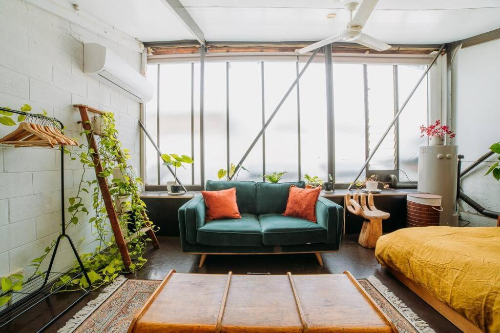 Jungle Warehouse - Bohemian Escape With A Bath! Apartment *