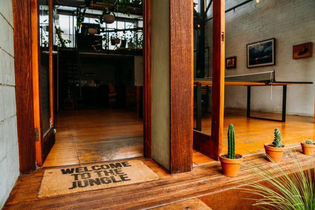 Apartment Jungle Warehouse - Bohemian Escape With A Bath! Melbourne