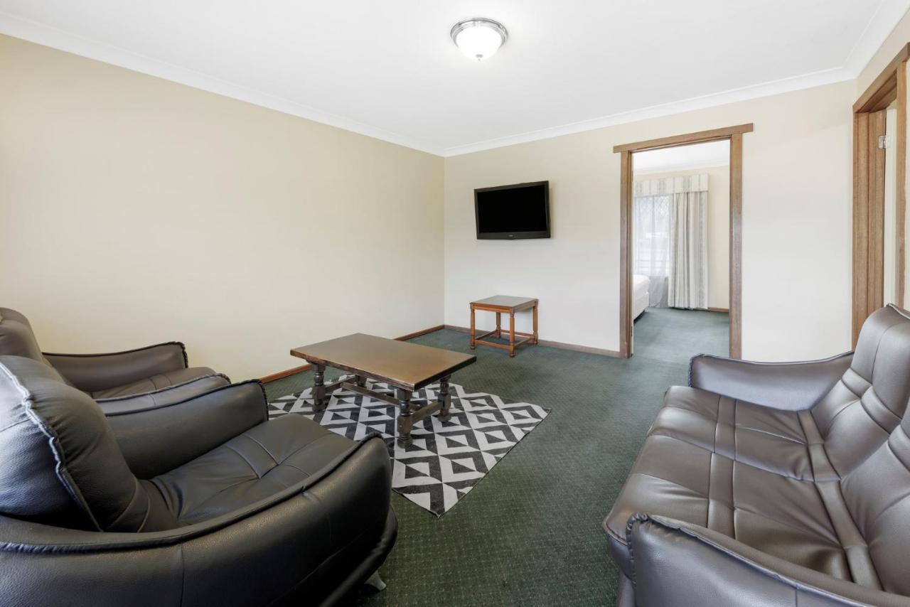 Elizabethan * Melbourne