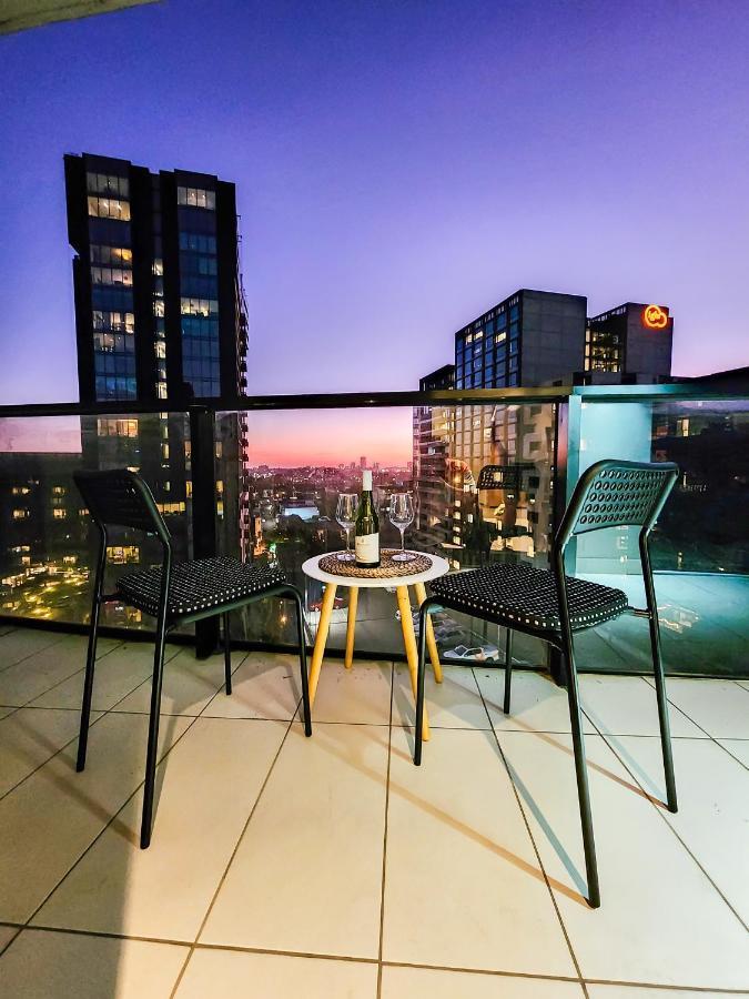 Modern 2-bedrooms With Parking Melbourne