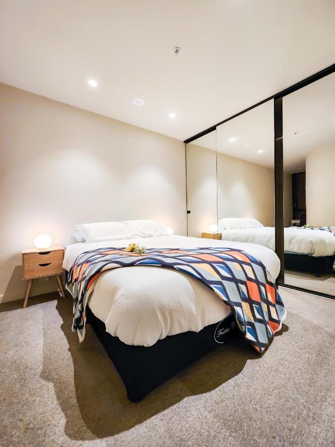 Modern 2-bedrooms With Parking *