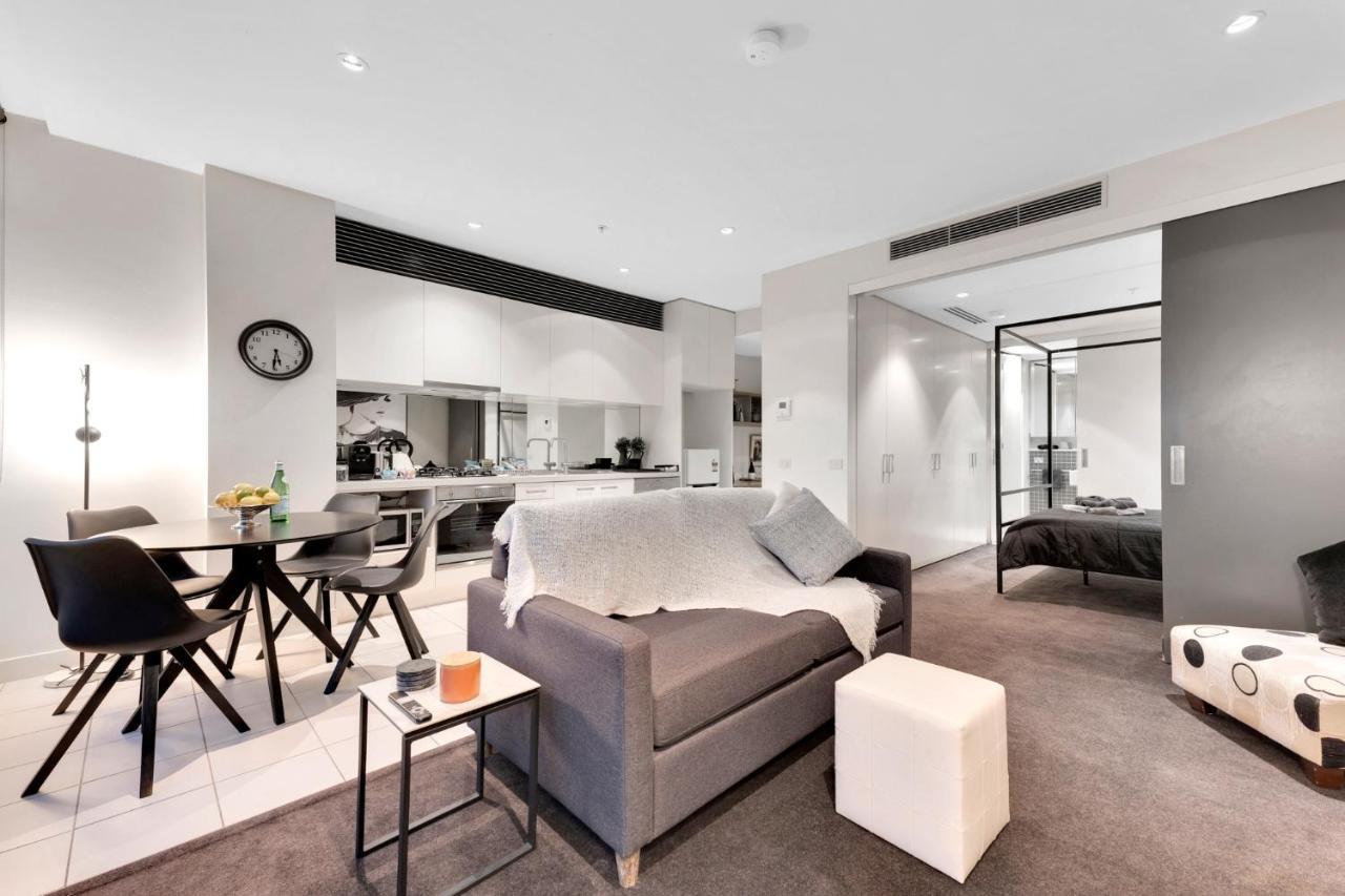 Opulent Level 25 With Breathtaking Views Apartment