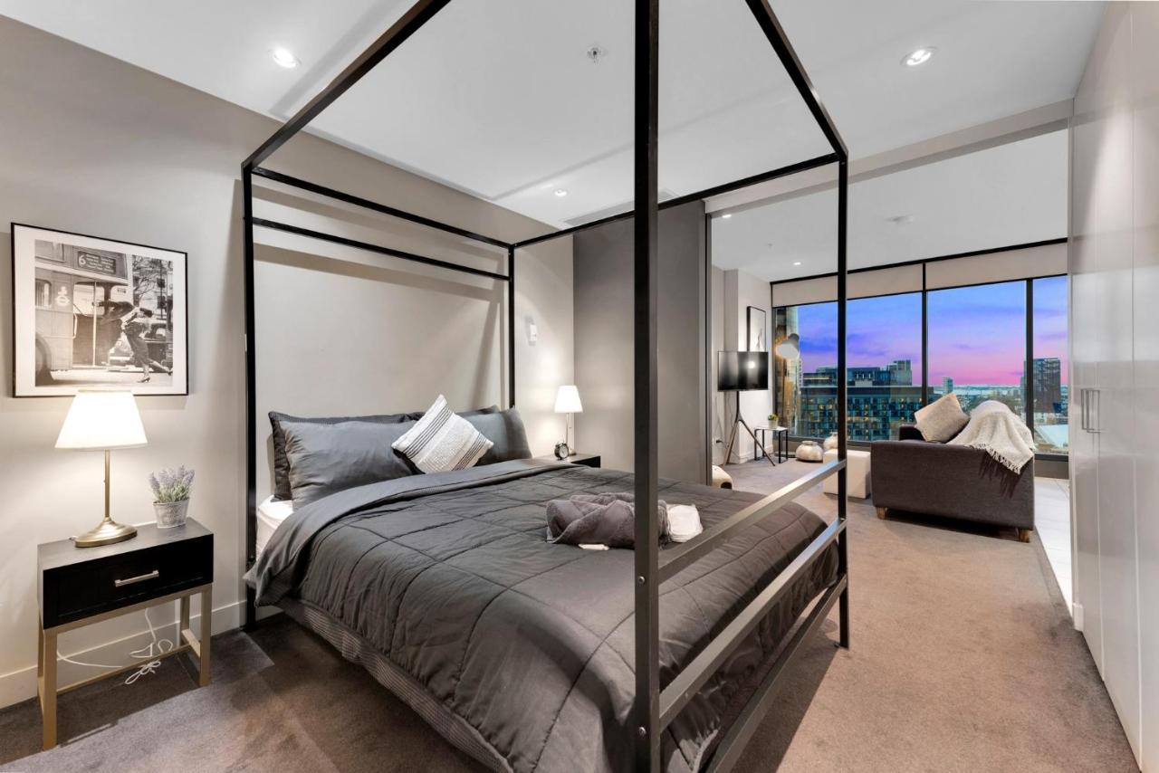 Opulent Level 25 With Breathtaking Views Apartment