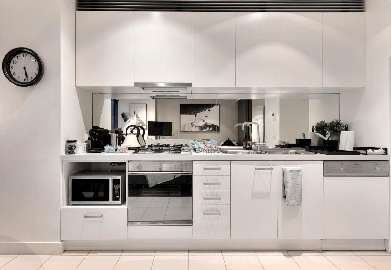 Opulent Level 25 With Breathtaking Views