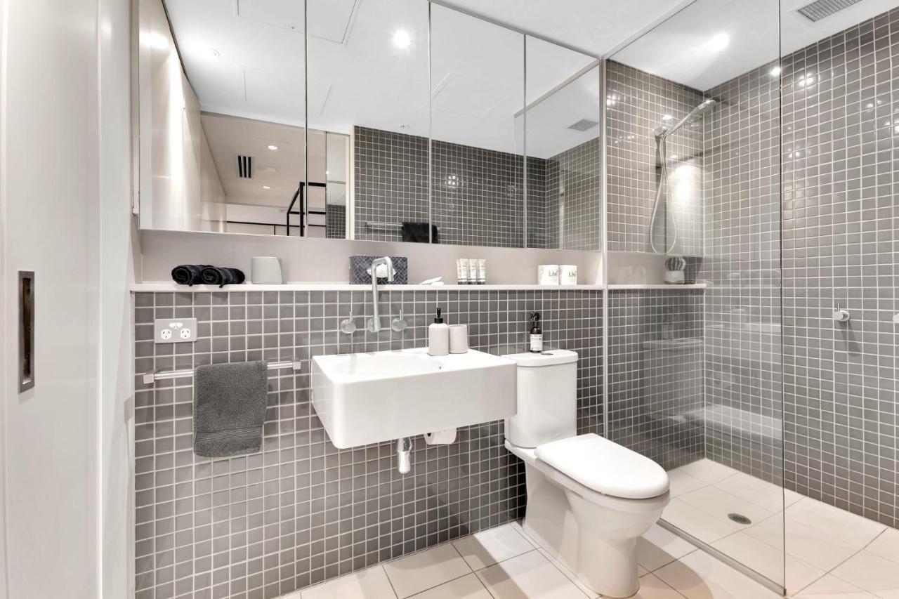 Opulent Level 25 With Breathtaking Views Apartment Melbourne