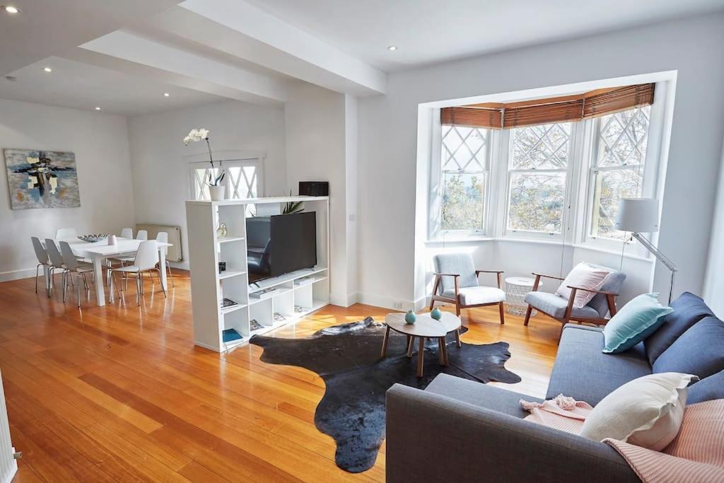Apartment Large Two Bedroom With Park And Bay Views Melbourne