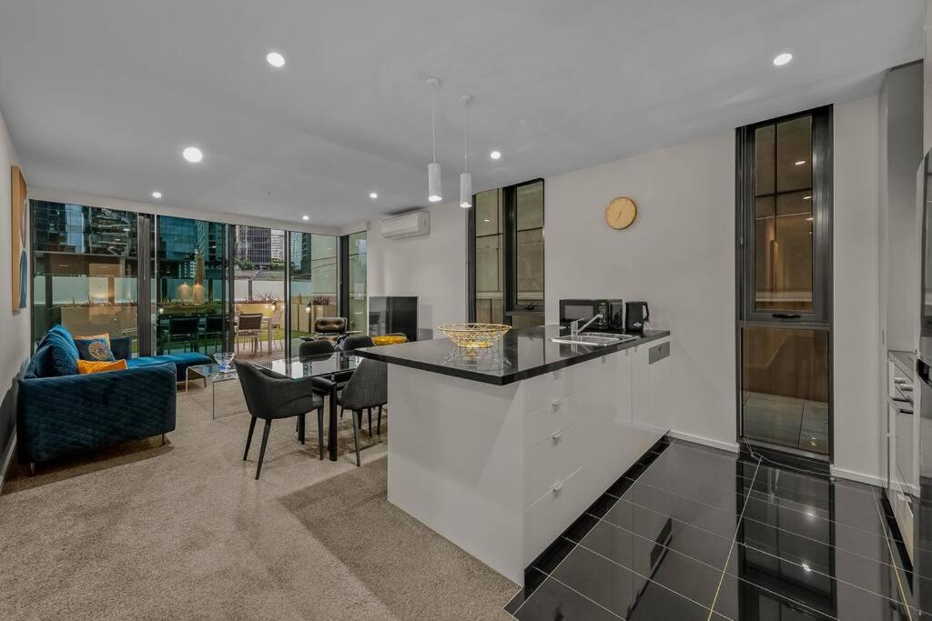 Exclusive - Southbank Podium Apartment *