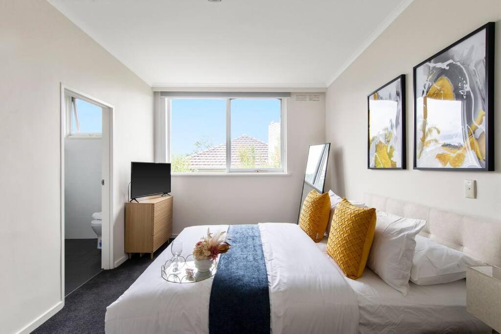 Chic Caulfield North Retreat Apartment *