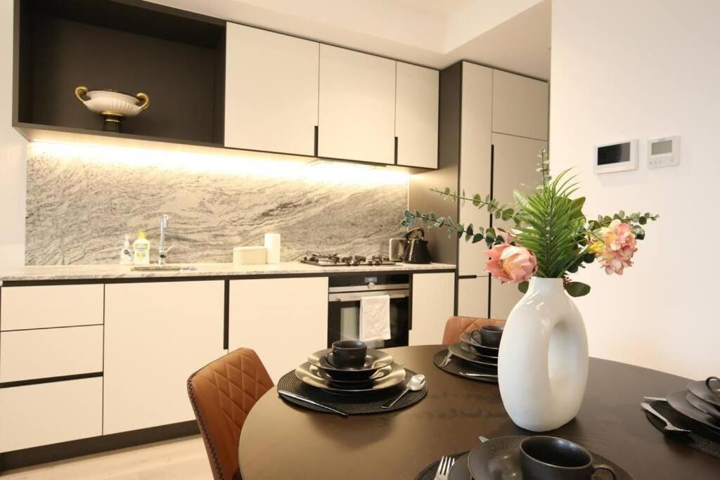 Luxury 2bedroom2bathroom At Mel Cbd Melbourne