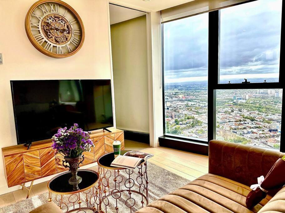High Rise View 2bed2bath Apartment