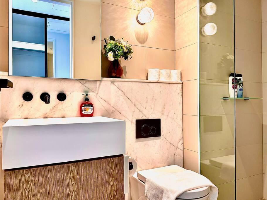 High Rise View 2bed2bath Melbourne