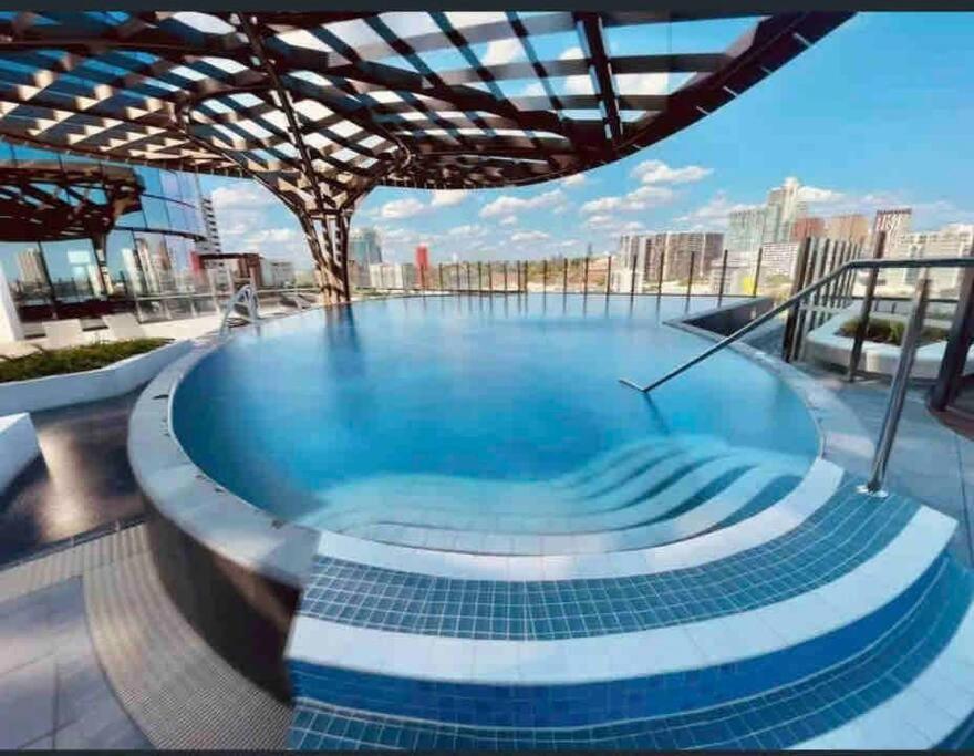 Apartment Modern 3br In High Rise W/ Sea View Incl Carpark Melbourne