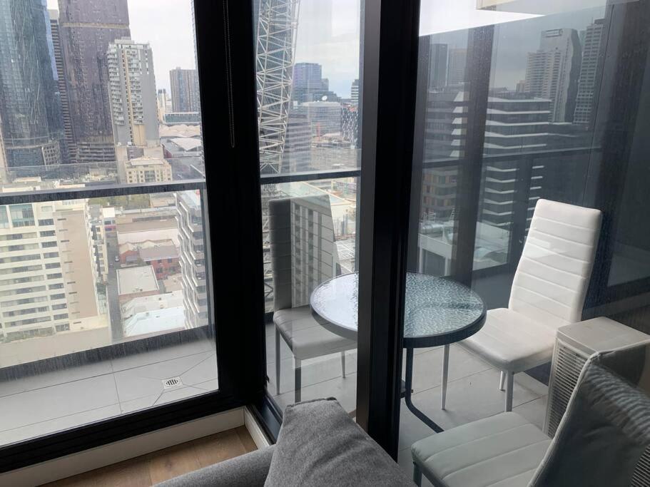 Stunning 1 Bedroom W Huge Balcony Next To Queen Vic Market Apartment