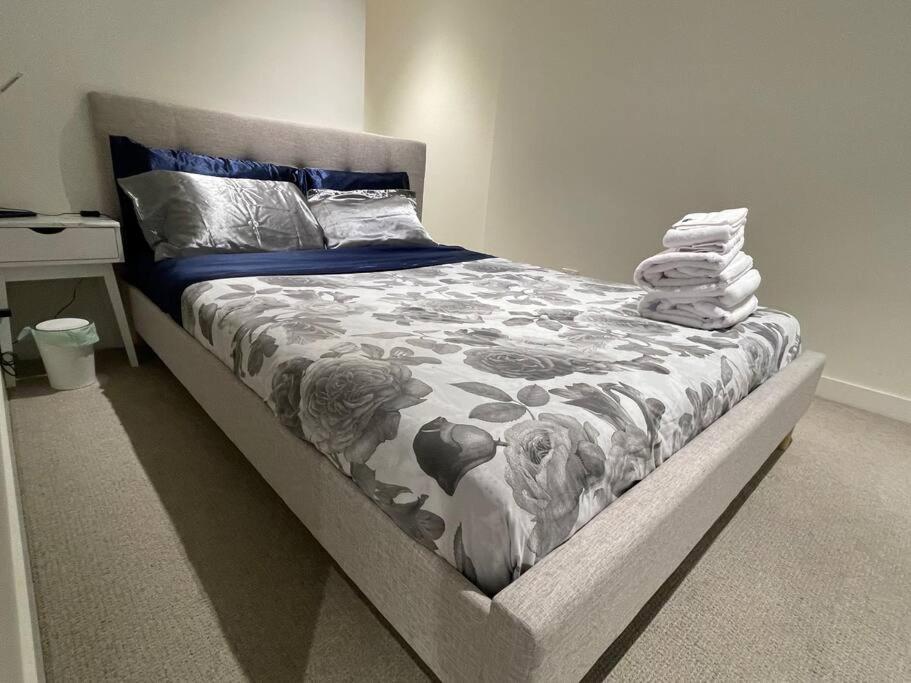 Stunning 1 Bedroom W Huge Balcony Next To Queen Vic Market Apartment